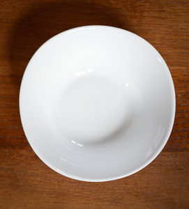 黄瓜和西红柿在盘子上