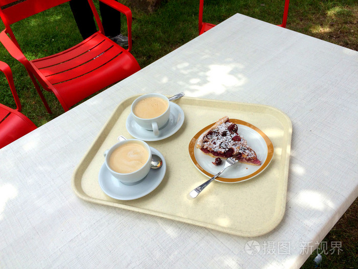 法国园艺与牛奶咖啡馆和樱桃派