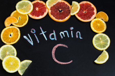 黑板上的水果图片