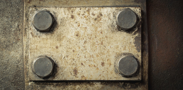 金属板的铆钉照片