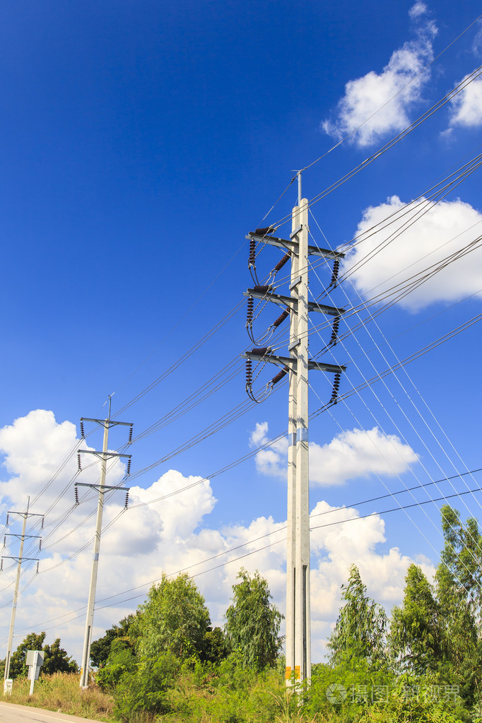 电线杆上蓝蓝的天空照片-正版商用图片1ow9od-摄图新视界