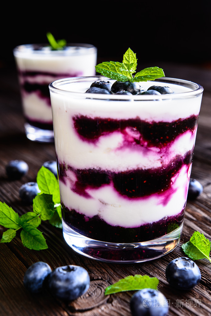 希腊酸奶的蓝莓