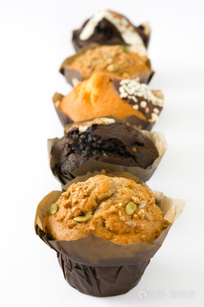 不同品种的muffin孤立在白色背景上