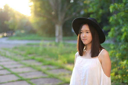 美妙的女性帽子亚洲日落图片