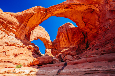 双拱在美国犹他州拱门国家公园图片