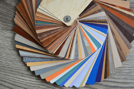 不同颜色的调色板样品照片