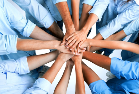 很多人握手图片