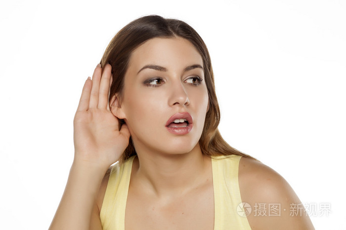 仔细聆听的女人