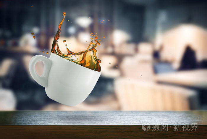 杯子打翻的的咖啡