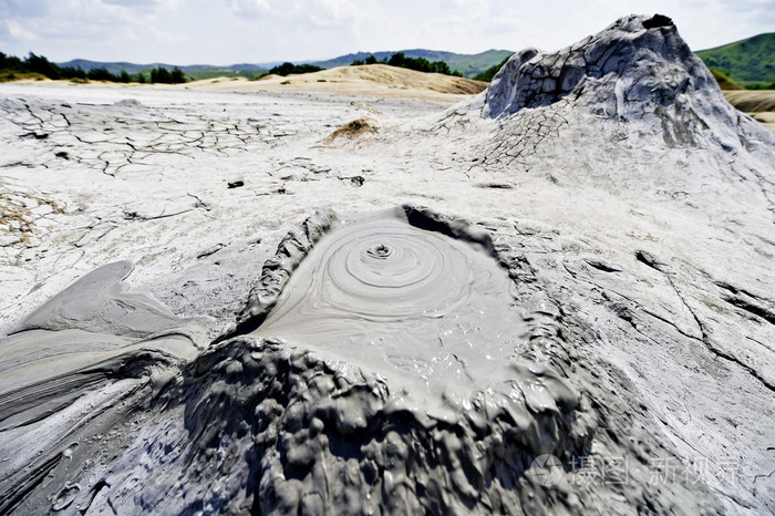泥火山喷发