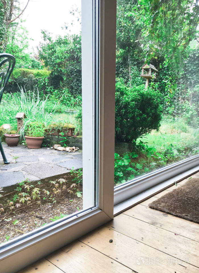 房子里的天井门