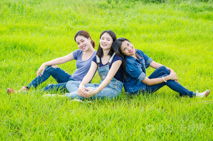 女生三个人的友谊图片图片