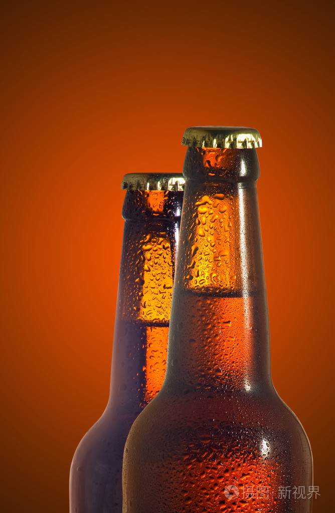 两瓶啤酒特写的形象