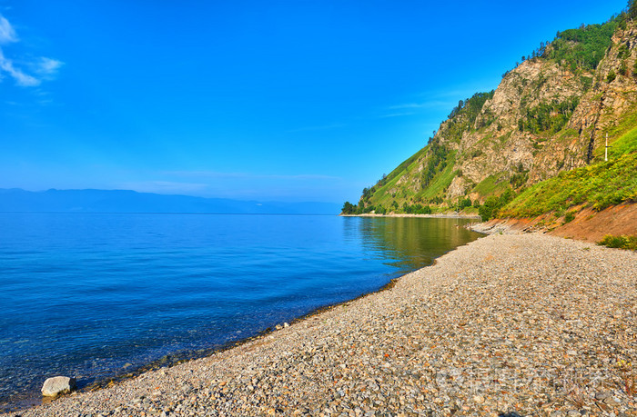 小卵石上贝加尔湖岸边