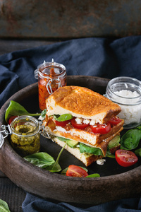 低碳水化合物面包三明治图片
