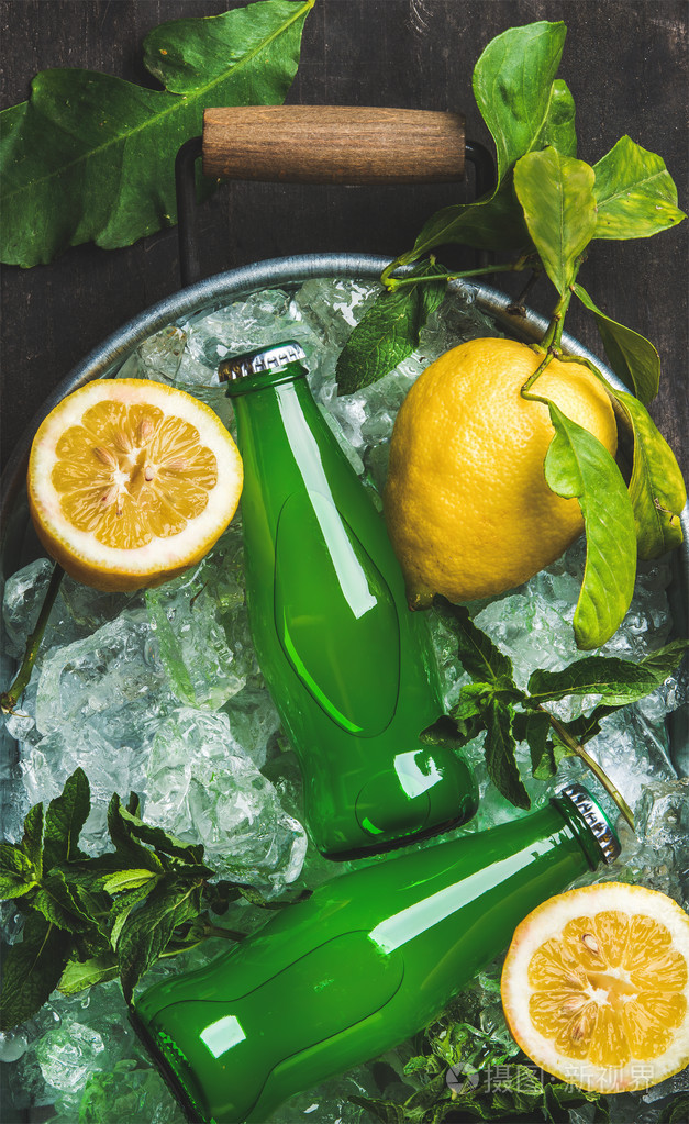 冰镇的绿柠檬水