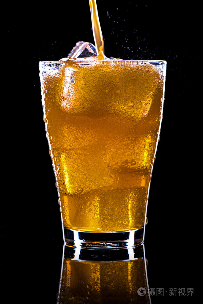 一杯加冰跨学科软性饮料