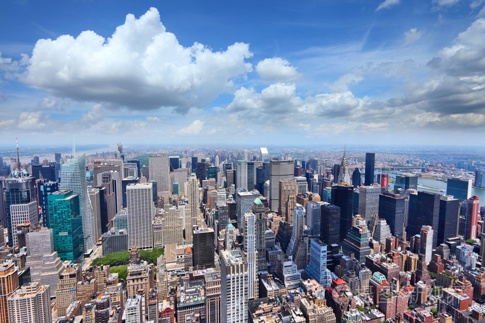 纽约市(美国最大城市及最大的商港,也是世界经济中心之一,被人们誉为