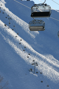 雪天里的滑雪椅