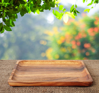 托盘上的金条图片-托盘上的金条素材-托盘上的金条插画-摄图新视界