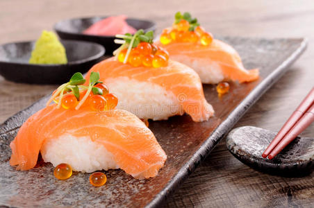 大米 净资产收益率 日本人 寿司 鱼子酱 筷子 海鲜 准备
