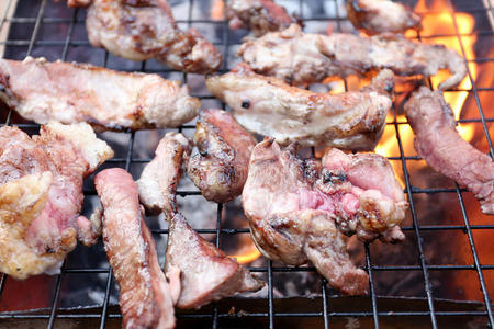 烤的 木炭 食物 烧烤 烤架 牛排 猪肉 热的 燃烧 烹饪