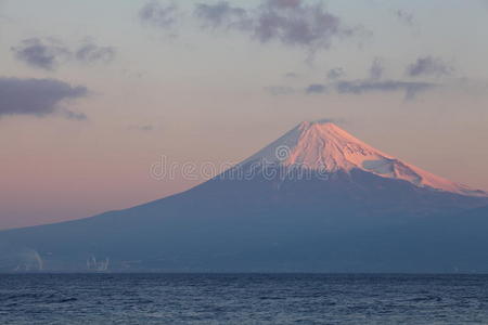 富士山与海