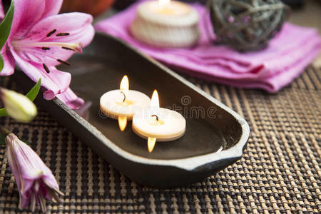 美丽的 浮动 蜡烛 美女 烛光 植物区系 燃烧 火焰 照顾