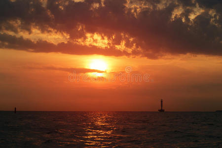 轮廓 海湾 夏天 浮标 场景 自然 颜色 太阳 美丽的 风景