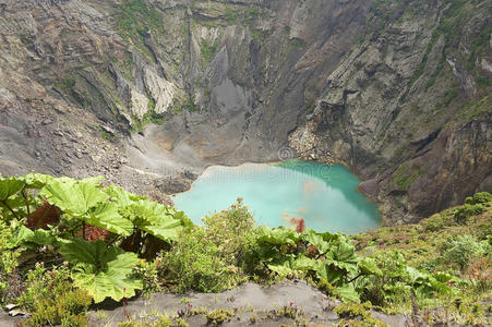 伊拉祖活火山火山口位于科迪勒拉中心，靠近哥斯达黎加卡塔戈市。