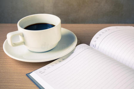 笔记本和一杯咖啡