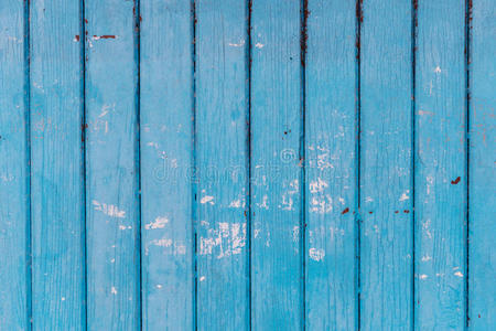 蓝色木墙，有裂纹的油漆