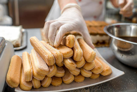 蛋糕 特写镜头 烹调 金属 食物 烹饪 甜的 餐厅 准备