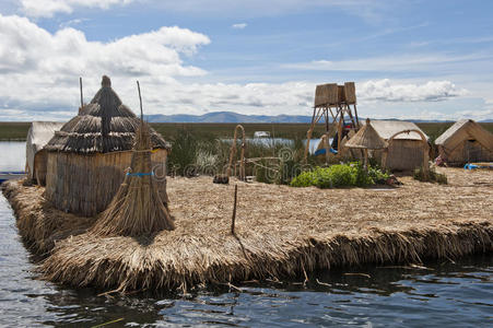 种植khili的密根交织形成自然层喀喀湖,秘鲁普诺的视图南美洲秘鲁的提