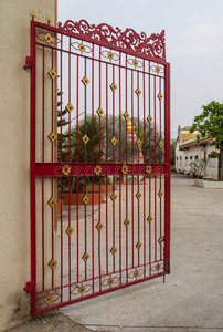 中国风格的中国古代红色门敲门