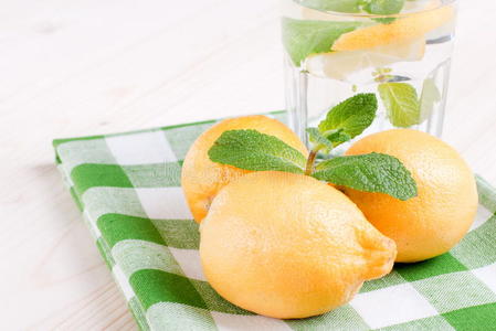 寒冷的 柠檬 自然 石灰 鸡尾酒 清爽 大罐 食物 玻璃