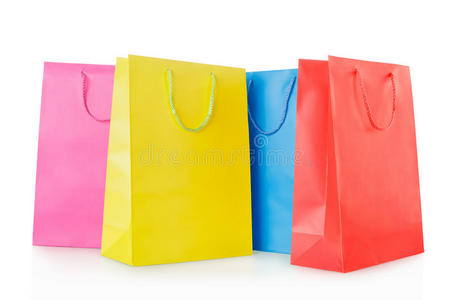 彩色购物袋分组在纸上