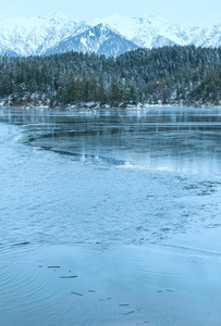 伊比湖冬季景观。