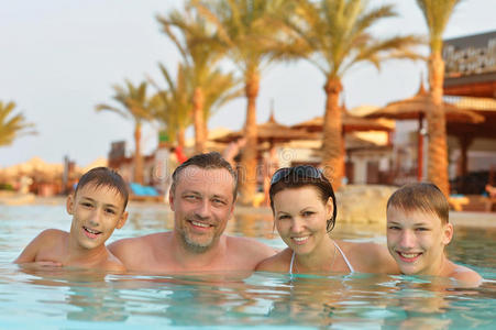 休息 旅游 夏天 游泳 儿童 男人 放松 求助 父亲 旅游业