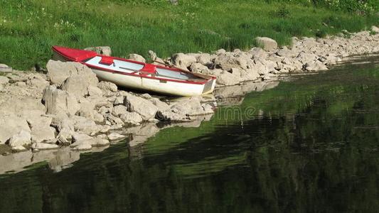 自然 夏天 季节 岩石 划艇 系泊 放松 孤独 钓鱼 木材