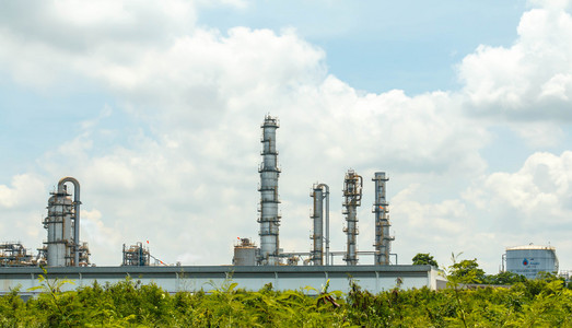 石油炼厂工业区图片