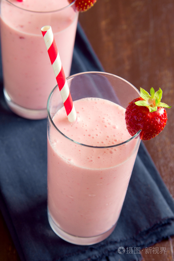 酸奶草莓思慕雪