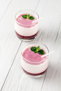 草莓慕斯鸡尾酒图片