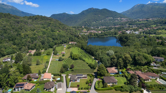 某住宅小区鸟瞰图图片