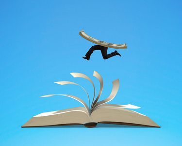 翻开书页运行钱地翻动书页翻开的书照片