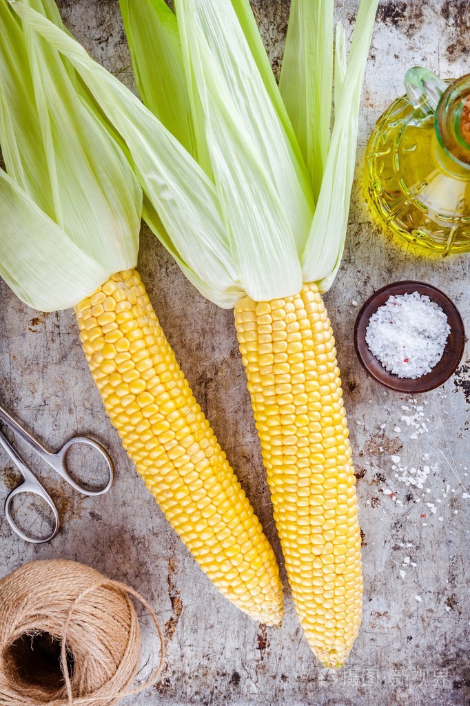 新鲜原料有机甜玉米棒子照片-正版商用图片1pf8qa-摄图新视界