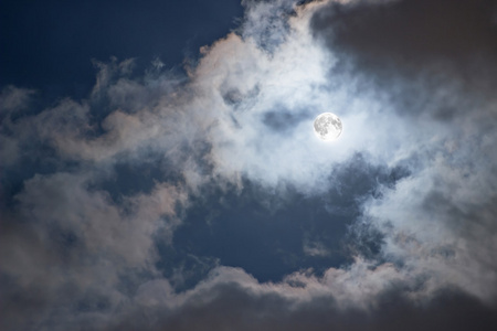 神秘的夜空与满月照片