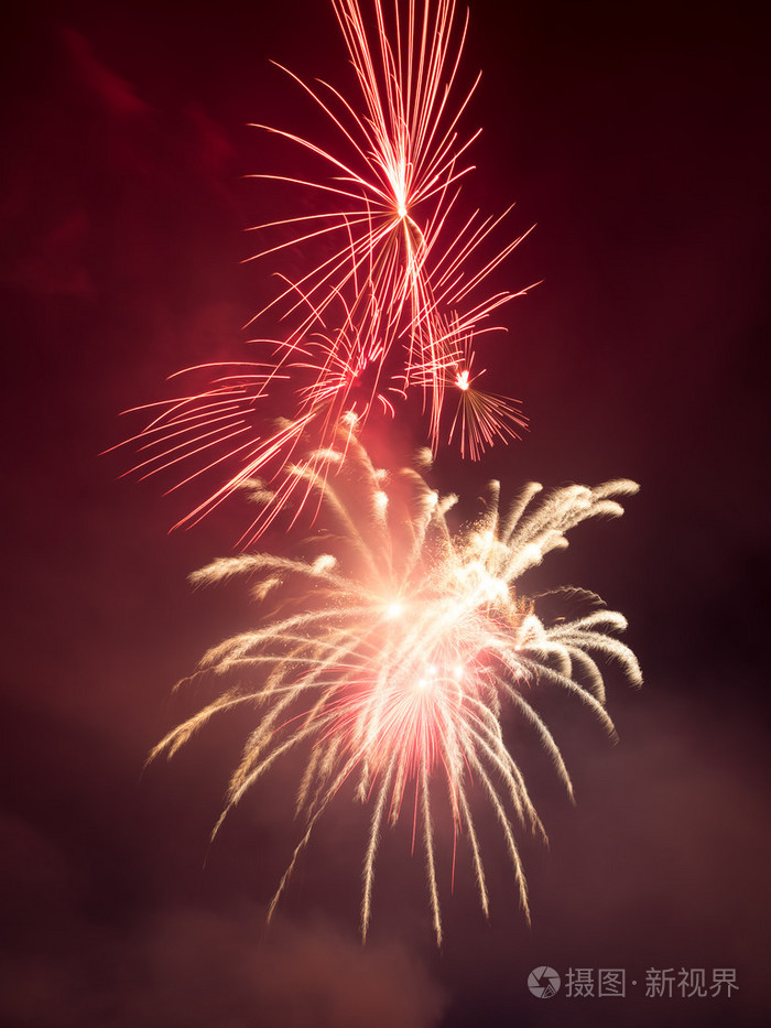 2764*3685px发票合同问题/查看作者其他作品查看更多>烟花在夜空中