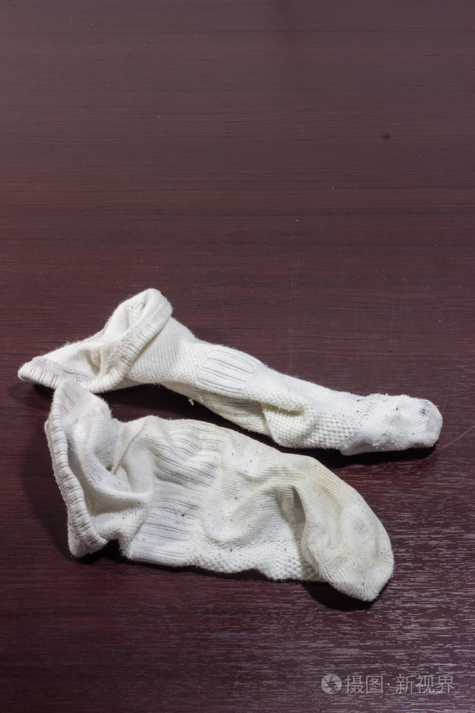 地板上的脏袜子