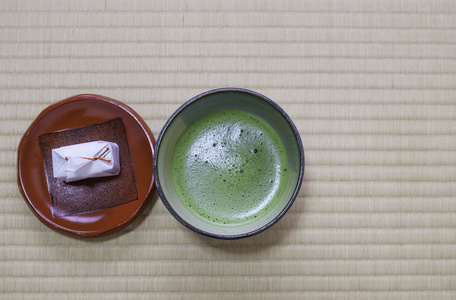 与传统的纸质包装甜点日本绿茶图片